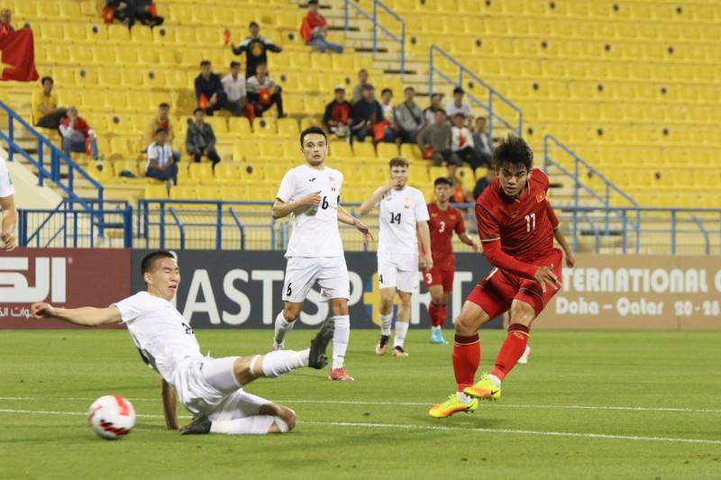 U23 Việt Nam thua U23 Kyrgyzstan sau loạt luân lưu
