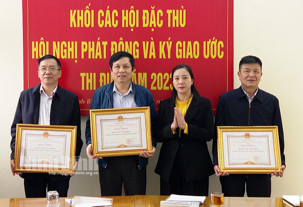 Khối các Hội đặc thù ký kết giao ước thi đua năm 2023