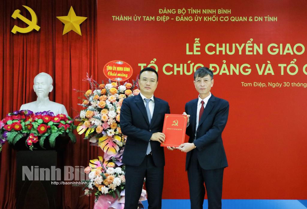 Lễ chuyển giao, tiếp nhận tổ chức Đảng và tổ chức Đoàn các chi nhánh Ngân hàng Vietinbank trên địa bàn tỉnh Ninh Bình