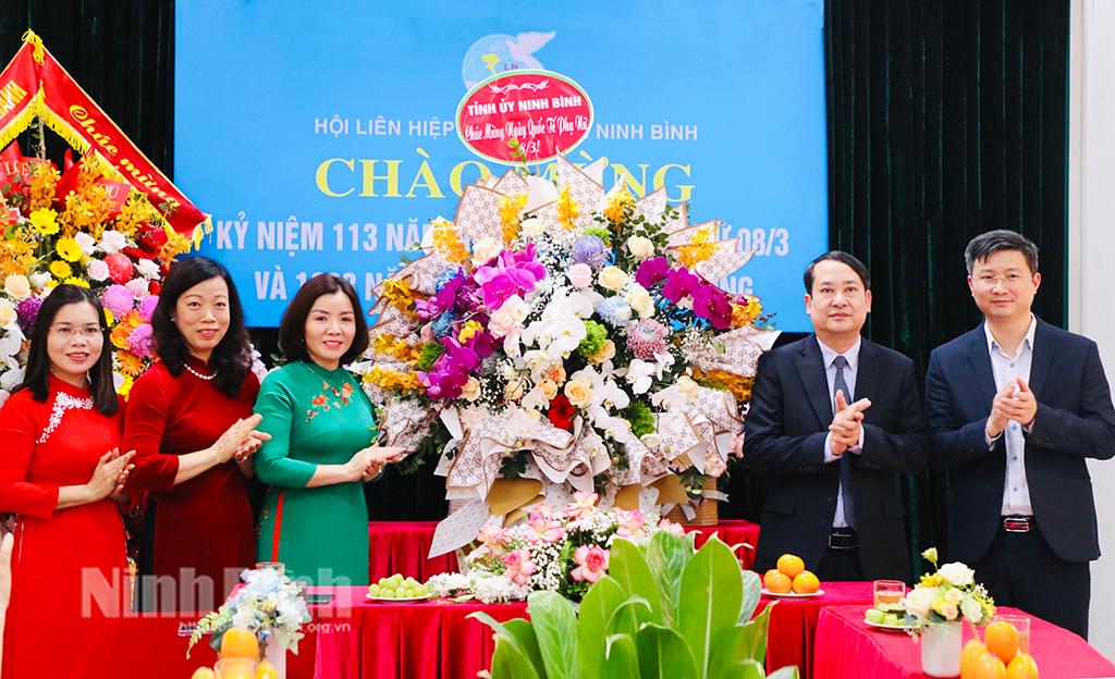 Đồng chí Phó Bí thư Thường trực Tỉnh ủy chúc mừng Hội Liên hiệp Phụ nữ tỉnh nhân Ngày Quốc tế Phụ nữ 8/3