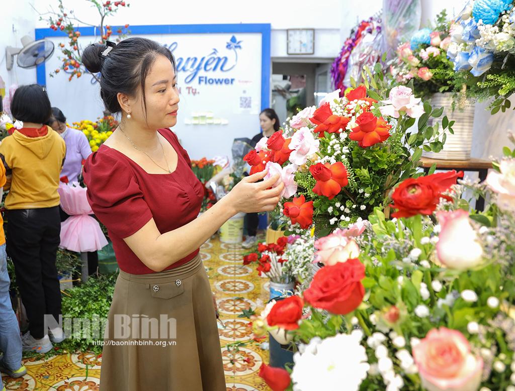 Hoa tươi tăng giá, lẵng quả "lên ngôi"