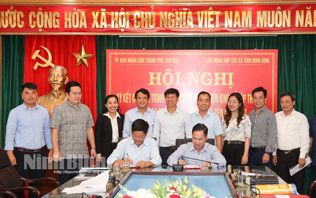 Ký kết chương trình phối hợp phát triển kinh tế tập thể, HTX giai đoạn 2023-2025