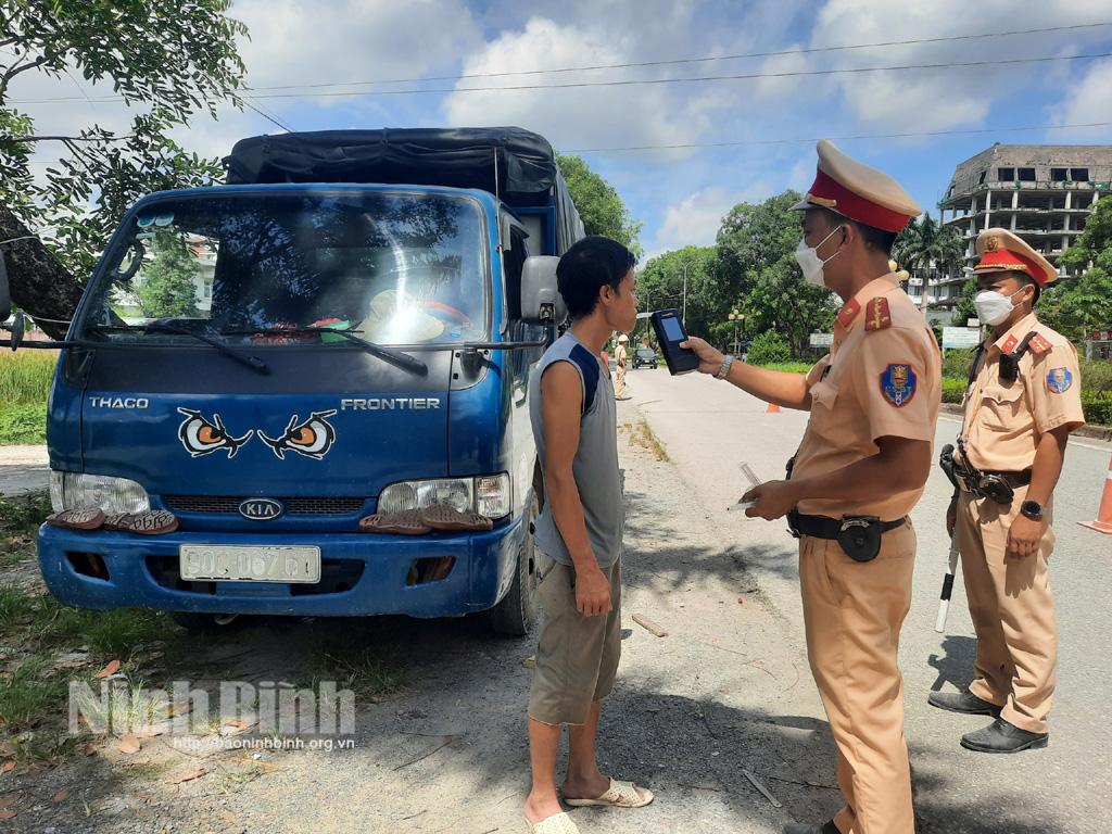 Công bố số điện thoại đường dây nóng phản ánh tình hình trật tự ATGT trong dịp nghỉ lễ 30/4 và 1/5
