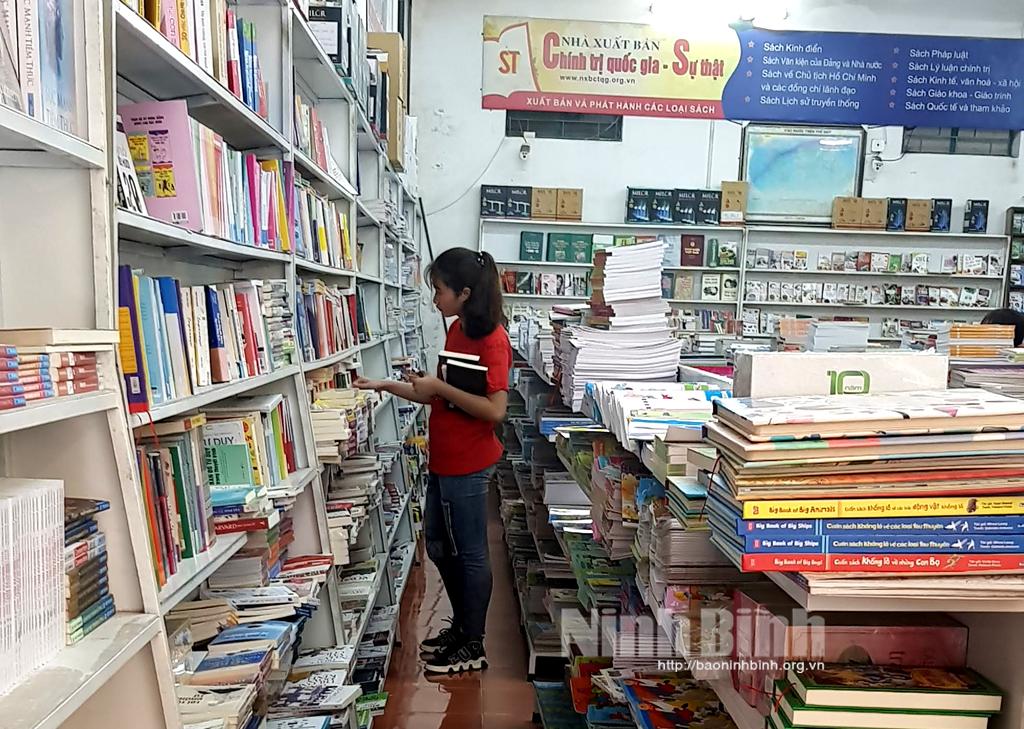 Sách giấy vẫn có lượng bạn đọc nhất định