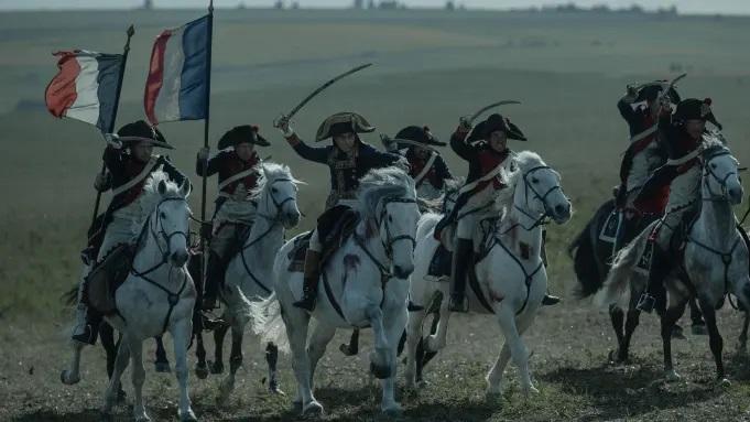 Tác phẩm 'Napoleon' do Apple sản xuất bất ngờ được đánh giá cao