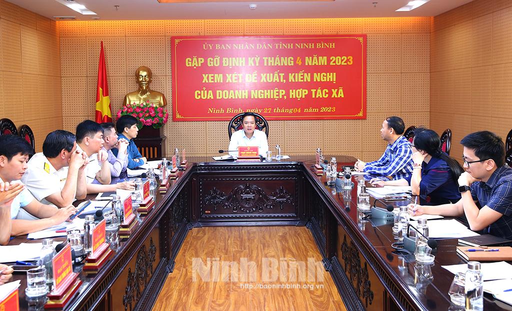 Đồng chí Chủ tịch UBND tỉnh gặp gỡ doanh nghiệp định kỳ tháng 4