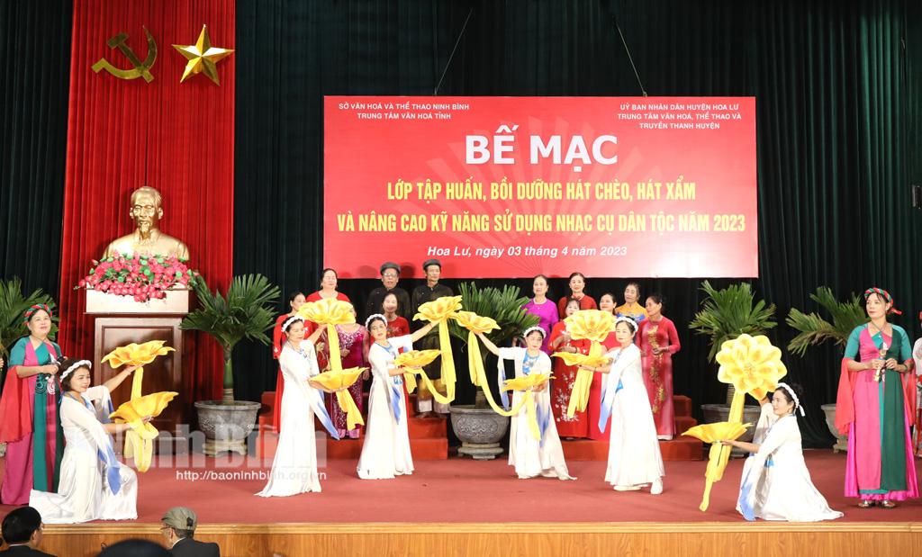 Hoa Lư: Bế mạc lớp tập huấn, bồi dưỡng hát Chèo, hát Xẩm và nâng cao kỹ năng sử dụng các nhạc cụ dân tộc