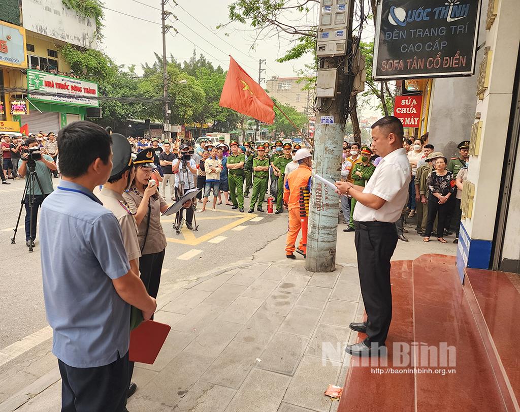 Cưỡng chế giao quyền sử dụng đất và tài sản gắn liền với đất