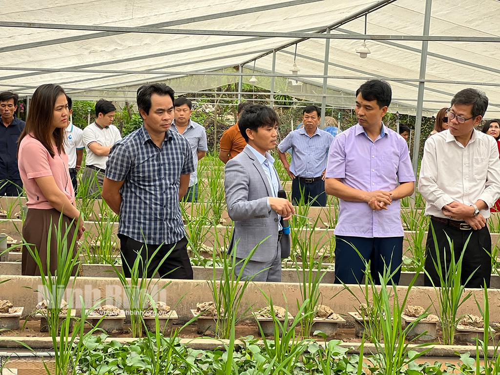 Hội Nông dân tỉnh tham quan một số mô hình phát triển kinh tế tại Kim Sơn