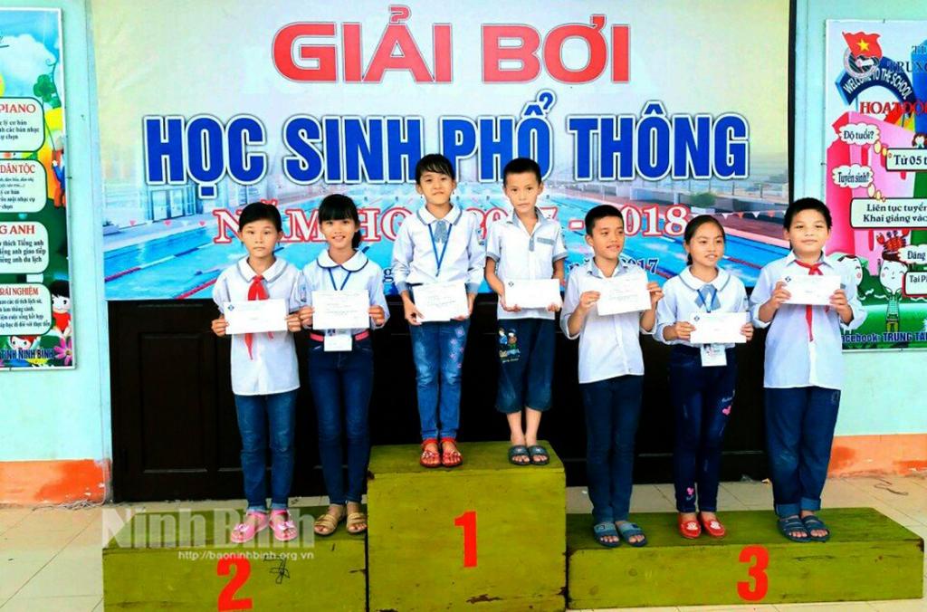 Tài năng trẻ môn bơi Nguyễn Thúy Hiền và tấm huy chương đồng tại SEA Games 32