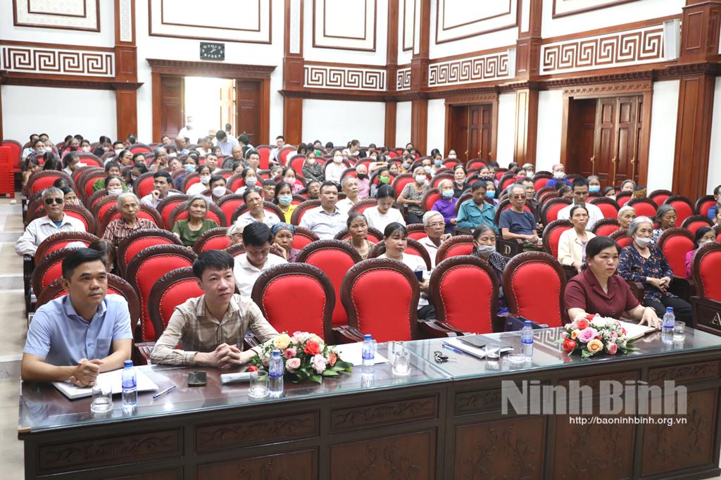 Đối thoại chính sách với hộ nghèo, hộ cận nghèo huyện Hoa Lư