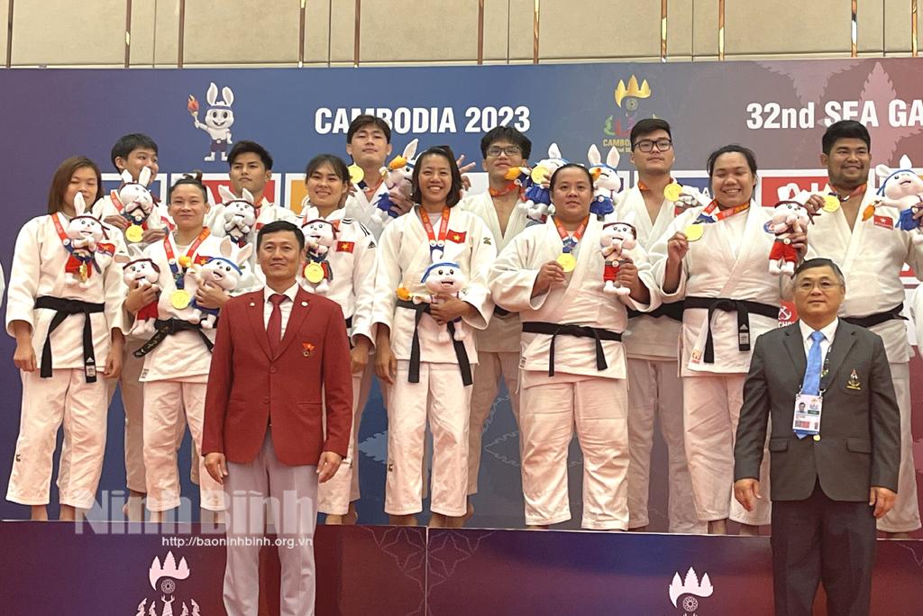 Hai nữ võ sỹ Judo Ninh Bình giành thêm huy chương vàng nội dung đồng đội