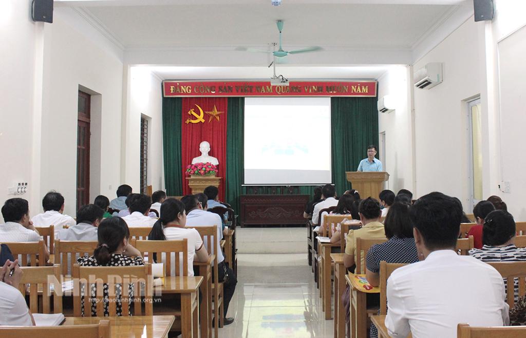 Tập huấn công tác y tế trường học năm 2023