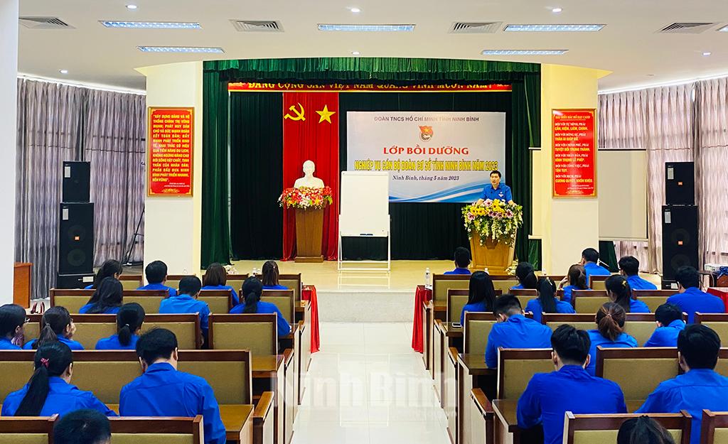 Bồi dưỡng nghiệp vụ cán bộ Đoàn cơ sở