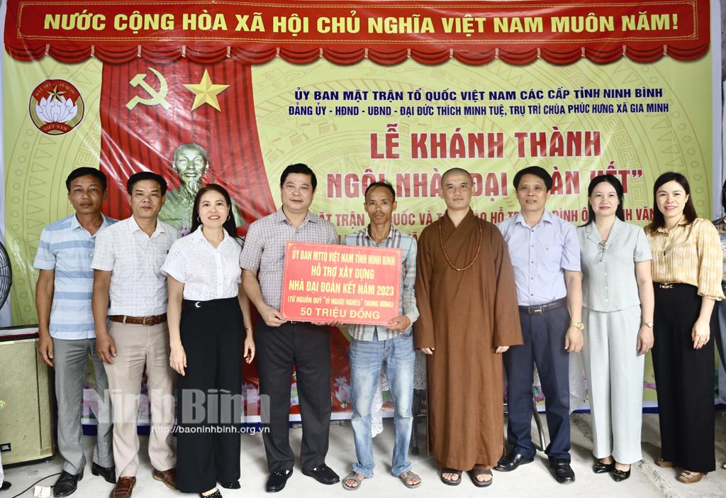 Khánh thành nhà Đại đoàn kết cho hộ nghèo tại xã Gia Minh