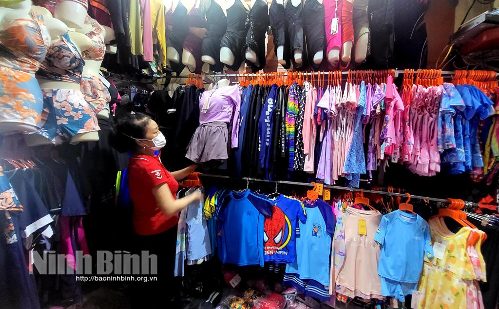 Đồ bơi đầu hè "hút" khách bởi mẫu mã đẹp và đa dạng