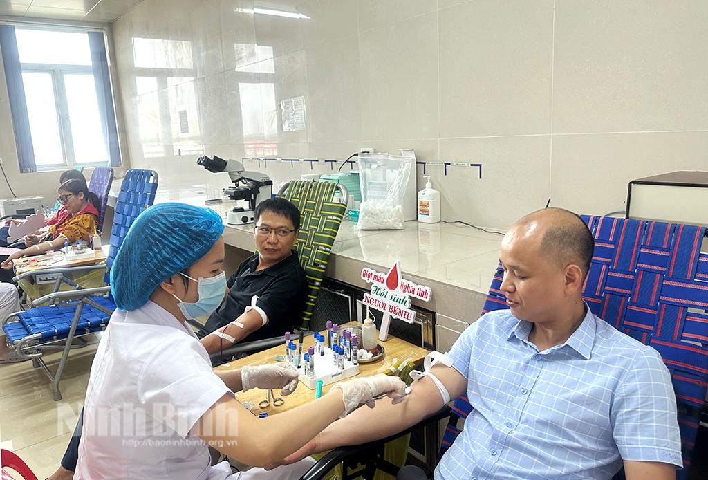 Hiến máu mùa hè - Cùng giữ nhịp đập trái tim cho người bệnh