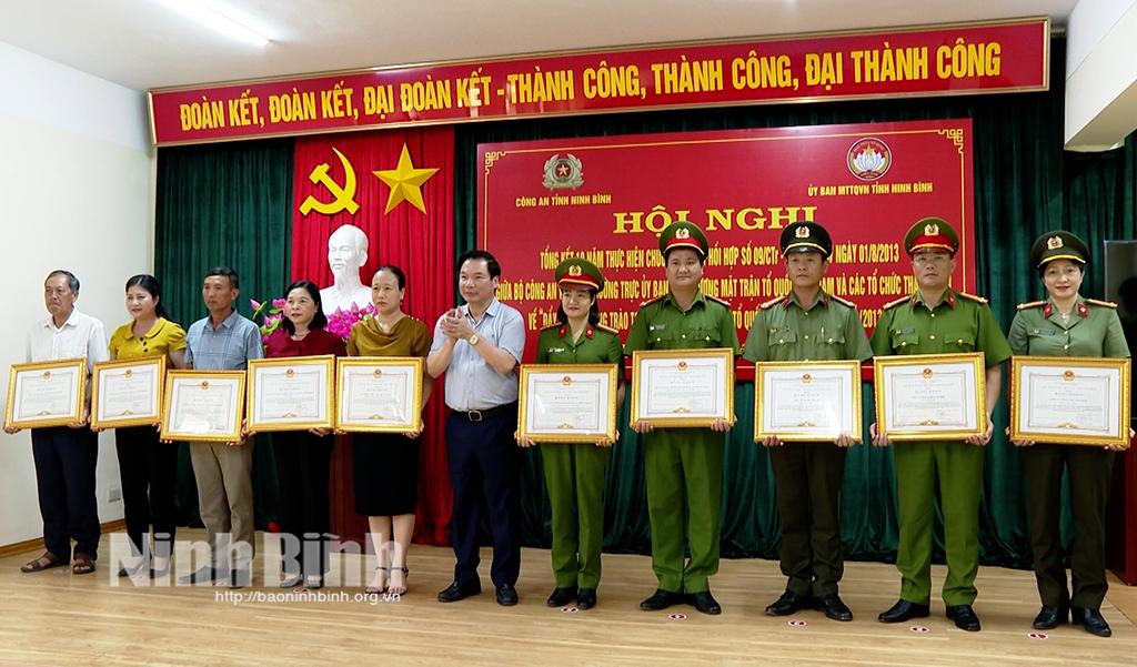 Tổng kết 10 năm thực hiện chương trình phối hợp số 09 về "Đẩy mạnh phong trào toàn dân bảo vệ an ninh Tổ quốc trong tình hình mới"