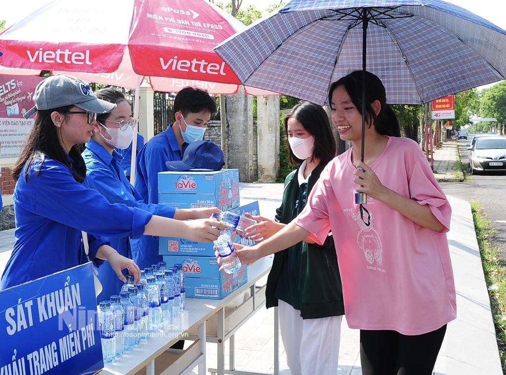 Gần 700 tình nguyện viên tham gia "Tiếp sức mùa thi"