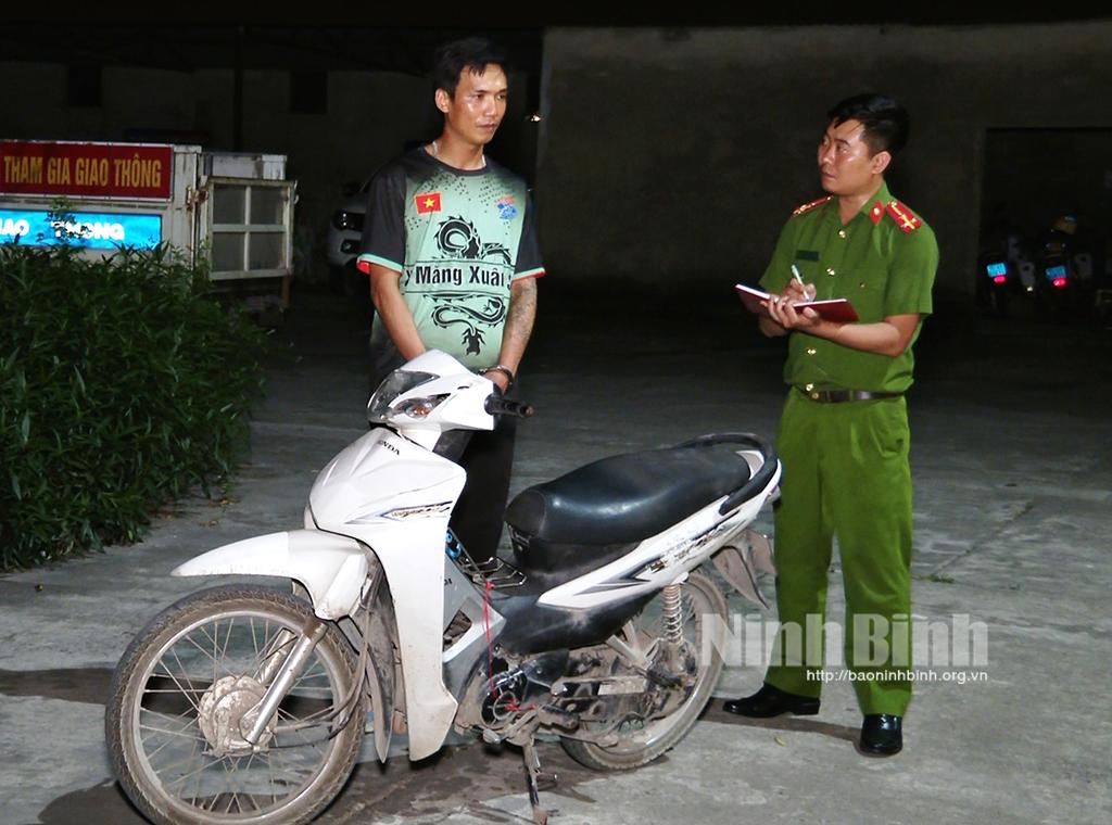 Bắt đối tượng cướp giật tài sản của du khách nước ngoài