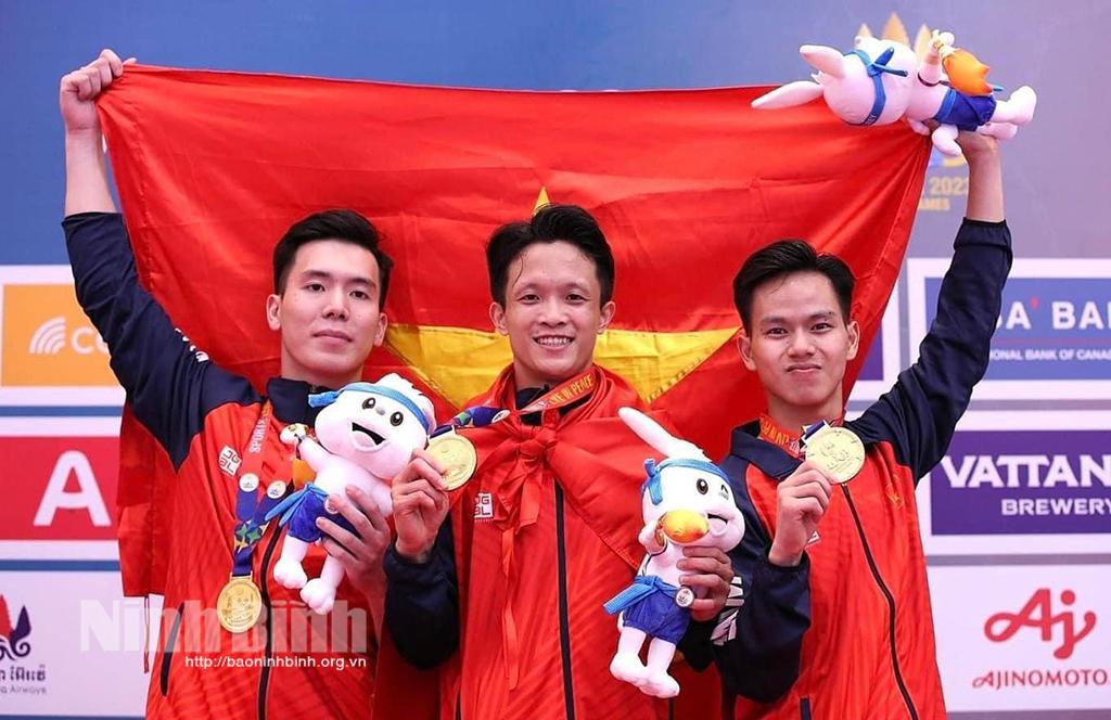 Các võ sỹ Karate Ninh Bình giành huy chương vàng tại SEA Games 32