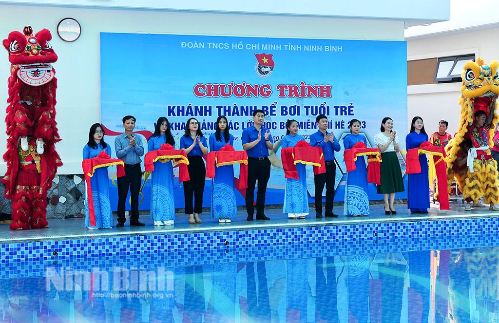 Khánh thành bể bơi Tuổi trẻ và khai giảng các lớp học bơi miễn phí
