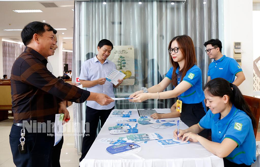 Tuyên truyền nâng cao kiến thức về chuyển đổi số cho các doanh nghiệp, cơ sở công nghiệp nông thôn