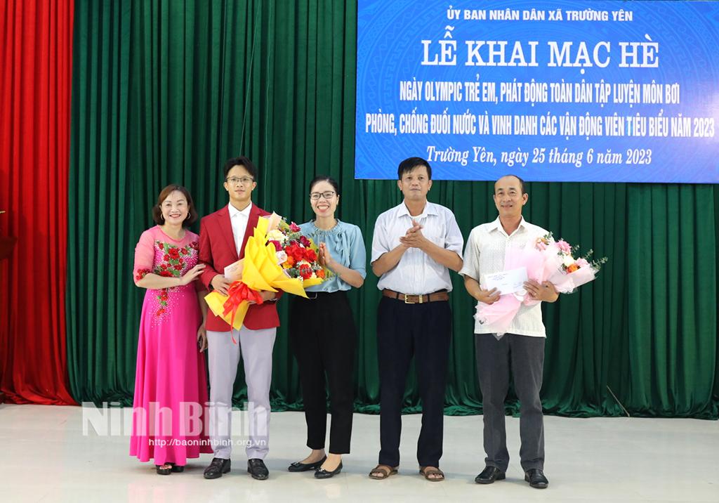 Trường Yên vinh danh các vận động viên tiêu biểu