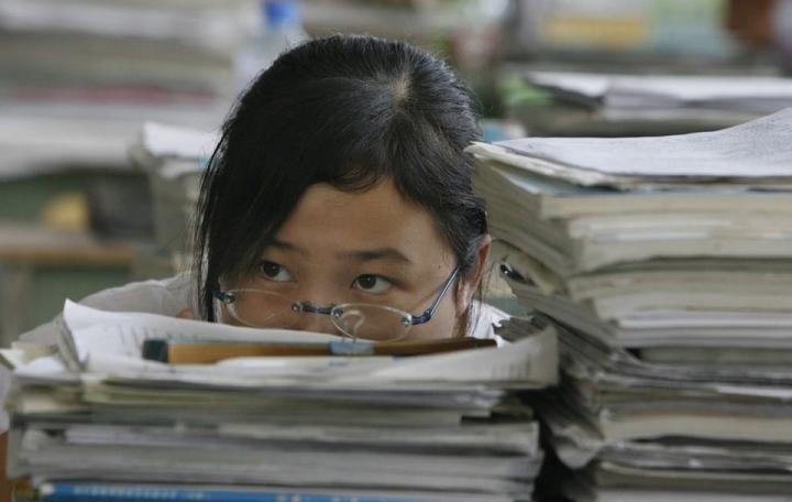 Điều cha mẹ cần làm để giúp con giải tỏa áp lực thi cử