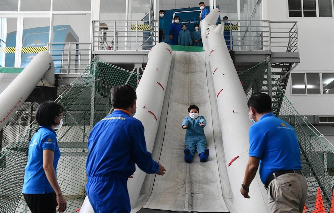 Cảnh giác các trang mạng trại hè hướng nghiệp hàng không giả mạo