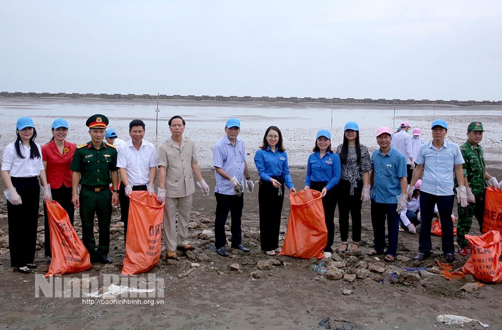Tuổi trẻ Kim Sơn chung tay bảo vệ môi trường biển