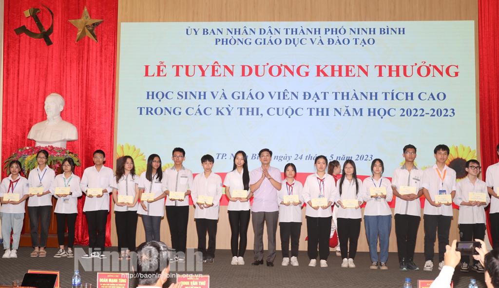 Thành phố Ninh Bình, nhiều năm liền dẫn đầu phong trào bồi dưỡng học sinh giỏi của tỉnh