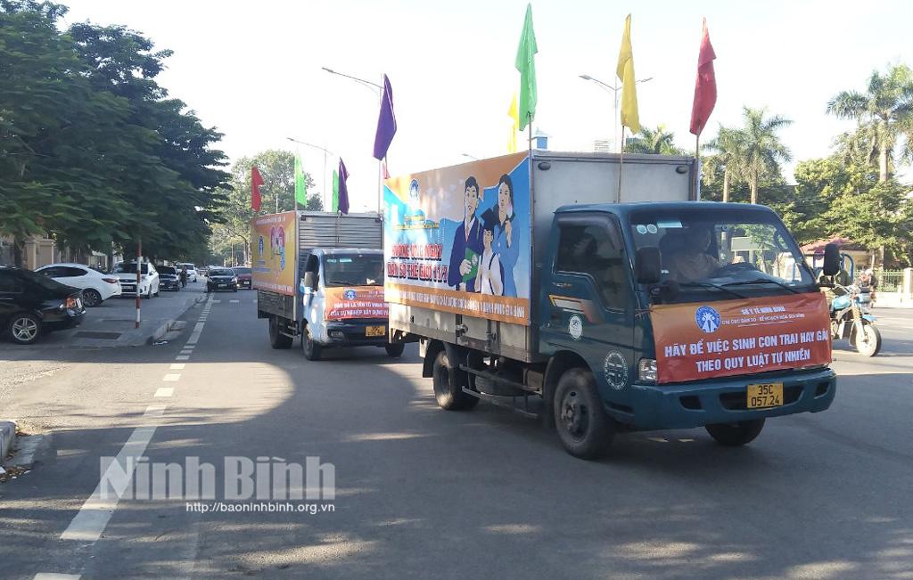 Diễu hành hưởng ứng Ngày Dân số thế giới 11/7