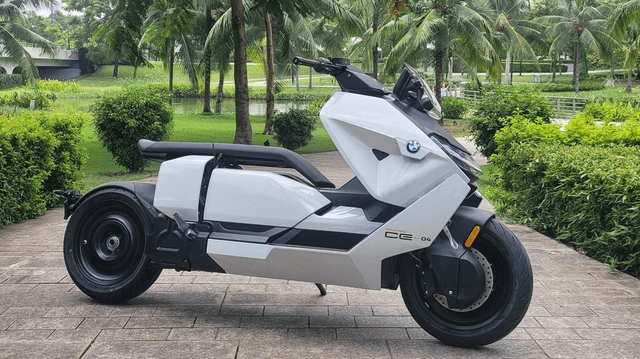 Xe máy điện BMW CE04 đầu tiên Việt Nam