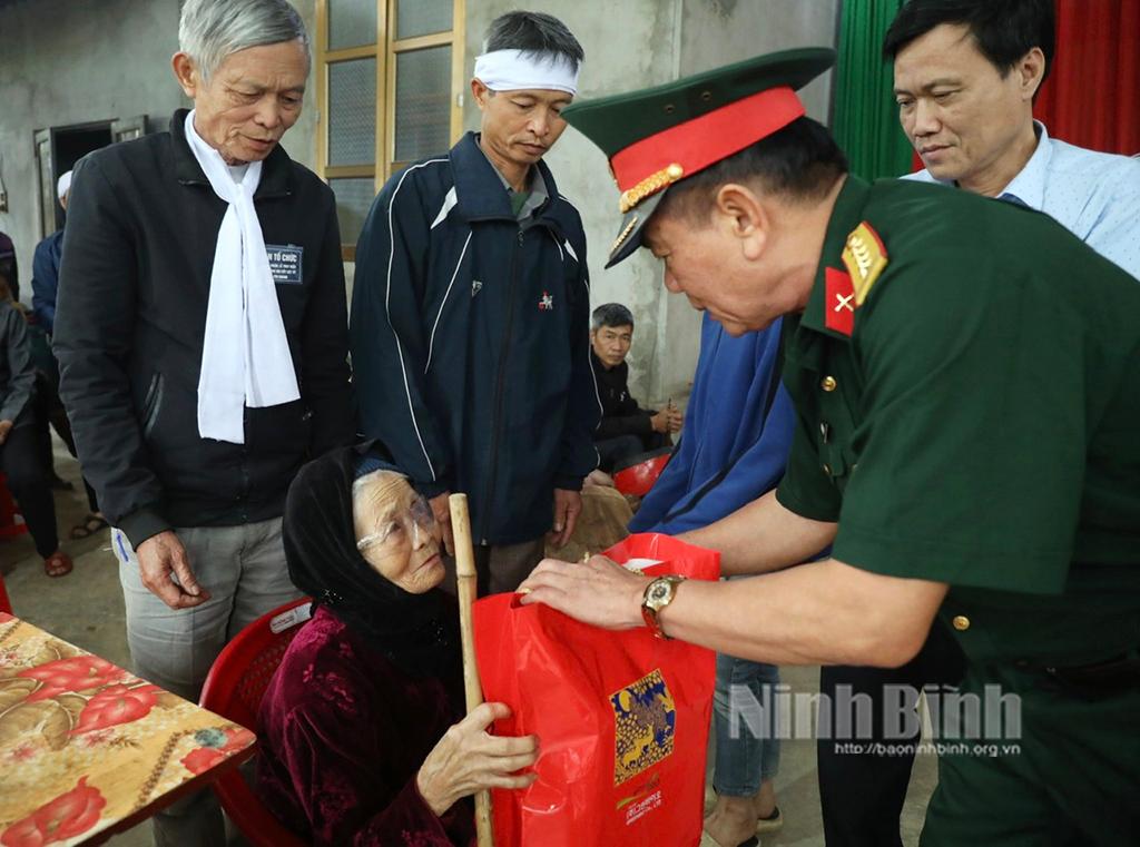 Thể hiện lòng tri ân một cách thiết thực, hiệu quả