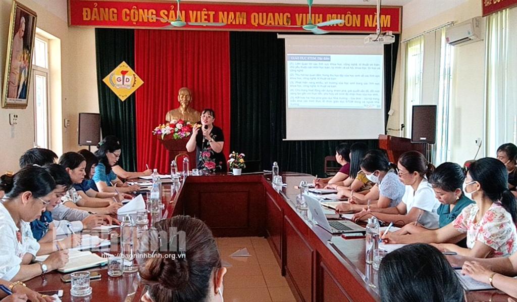 Bồi dưỡng tổ chức hoạt động giáo dục STEM cấp tiểu học