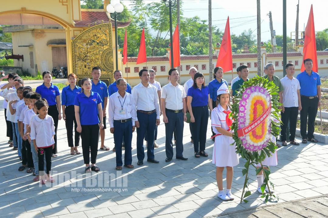 Chương trình "Khăn hồng tình nguyện" kỷ niệm 76 năm Ngày Thương binh, Liệt sĩ