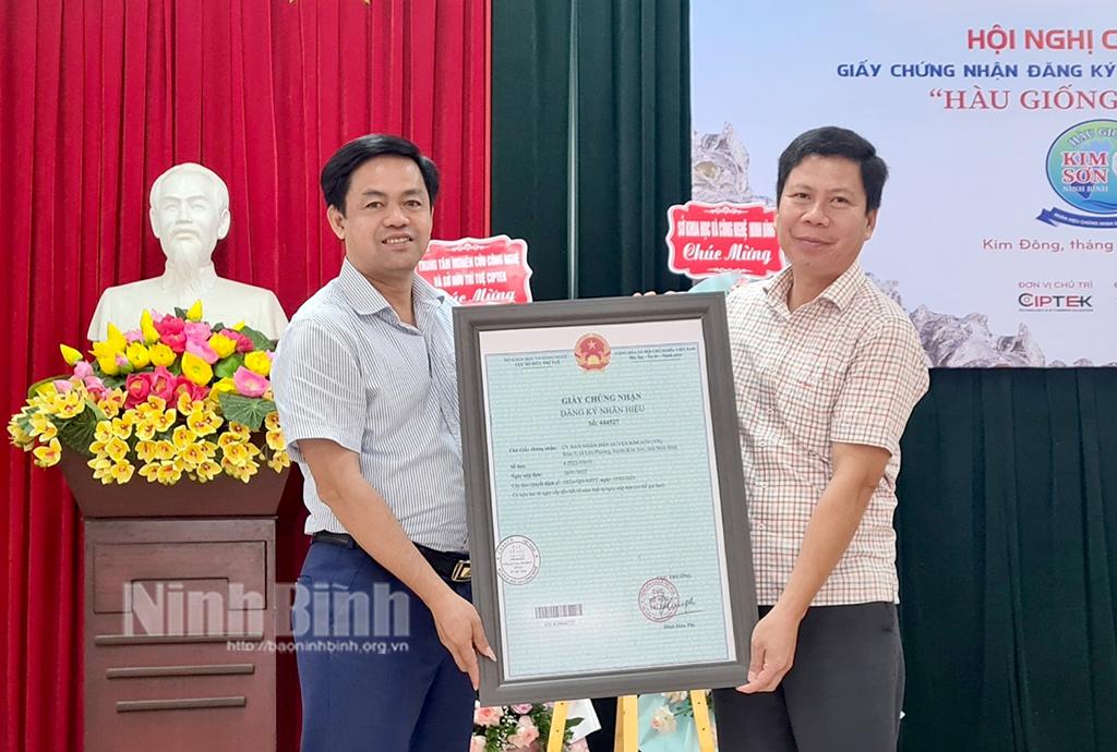 Công bố Giấy chứng nhận đăng ký Nhãn hiệu chứng nhận "Hàu giống Kim Sơn"