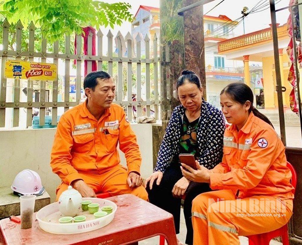 Công ty Điện lực Ninh Bình đồng hành hỗ trợ khách hàng xử lý hóa đơn tiền điện tăng cao