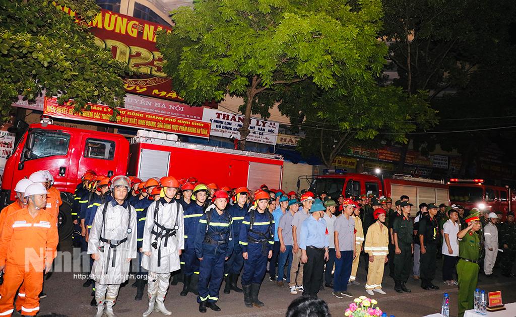 Diễn tập phương án chữa cháy cấp tỉnh tại chợ Rồng Ninh Bình