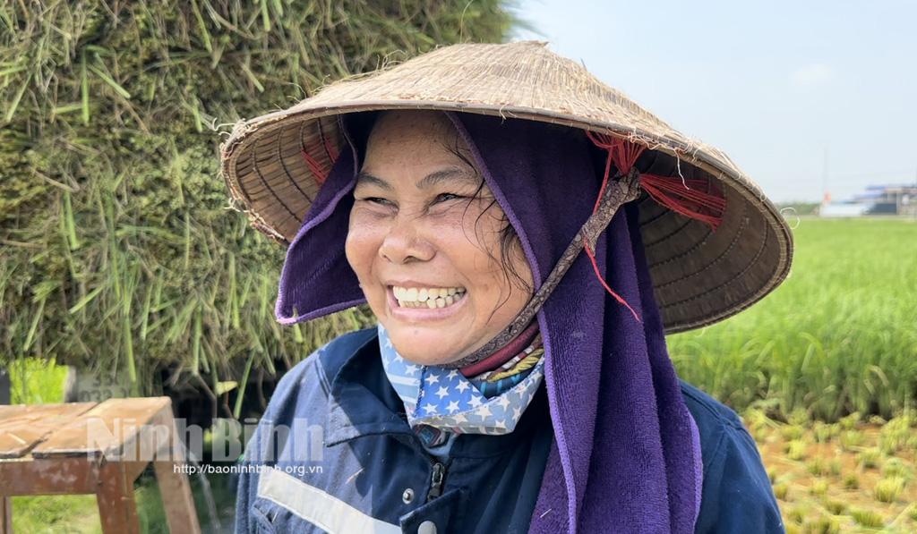 Người lao động chật vật mưu sinh dưới nắng nóng