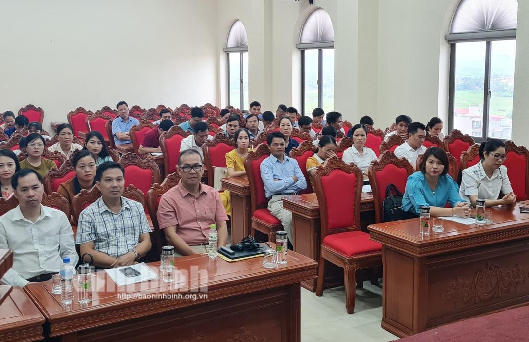 Bồi dưỡng nâng cao kiến thức kỹ năng giao tiếp, ứng xử văn minh du lịch