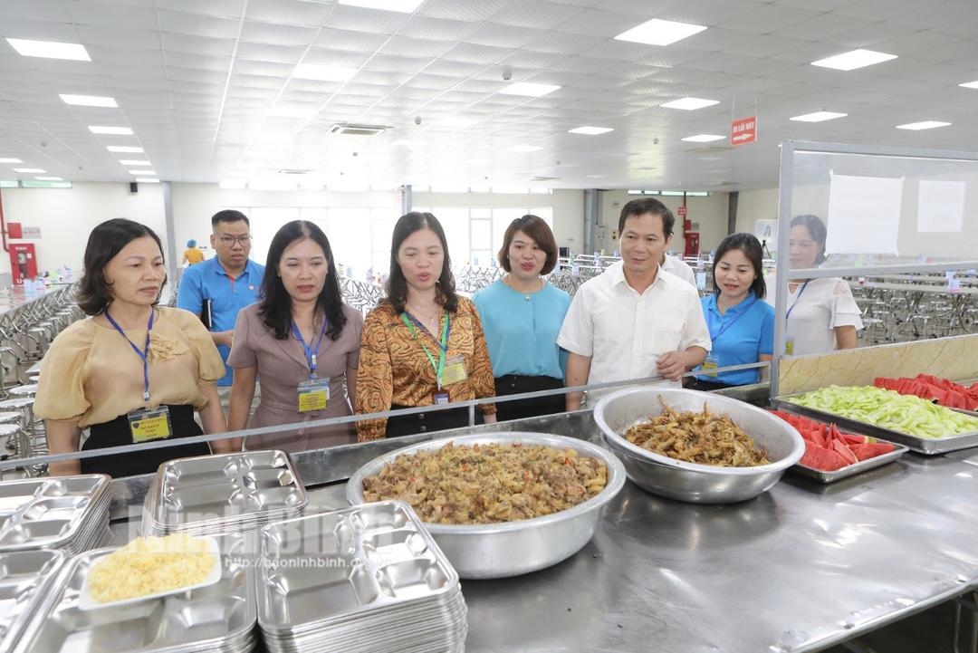 Kiểm tra ATTP đối với doanh nghiệp có hoạt động bếp ăn tập thể, cung cấp suất ăn sẵn tại huyện Gia Viễn