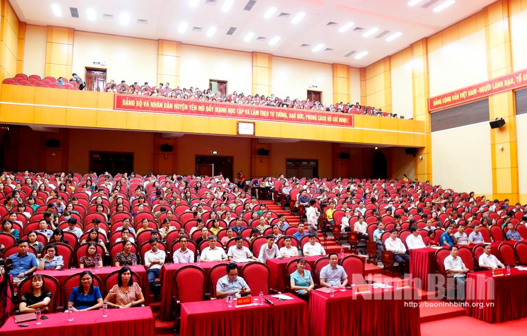 Khai mạc lớp bồi dưỡng chính trị cho cán bộ, giáo viên, nhân viên ngành Giáo dục-đào tạo Yên Mô