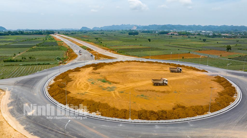 Nghị quyết của HĐND tỉnh về điều chỉnh chủ trương đầu tư dự án Xây dựng tuyến đường Đông -Tây