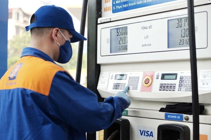 Giá xăng tăng hơn 600 đồng/lít từ chiều nay