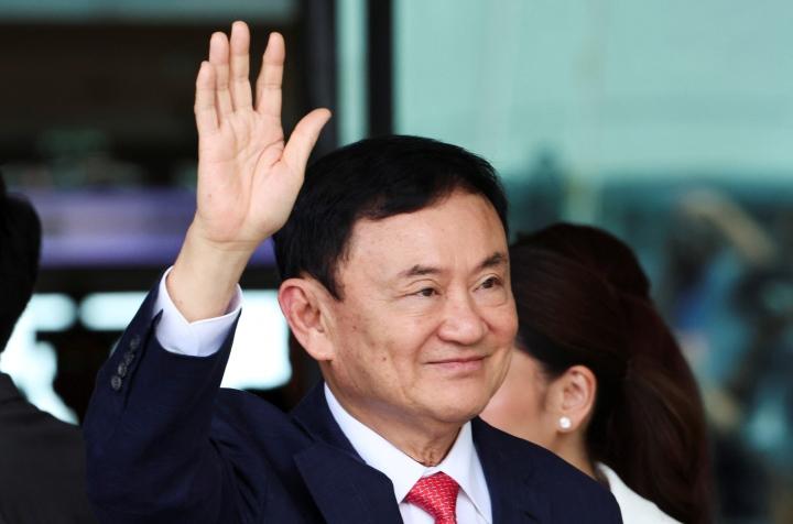 Cựu Thủ tướng Thaksin bị đưa tới nhà tù ngay sau khi về nước