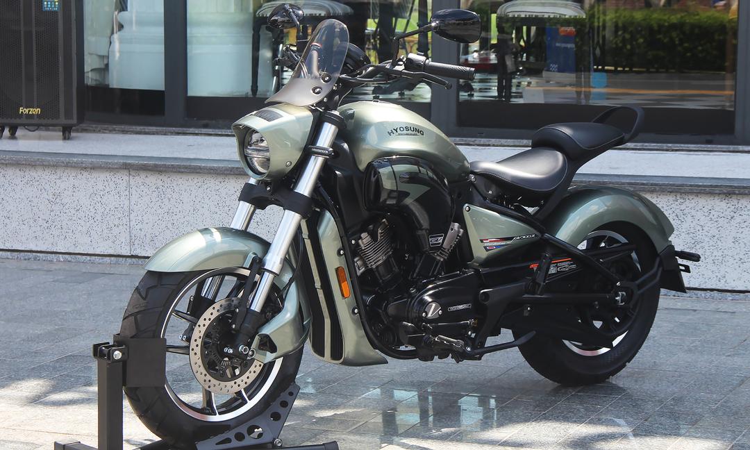 Hyosung GV300R - môtô Hàn Quốc giá 148 triệu đồng