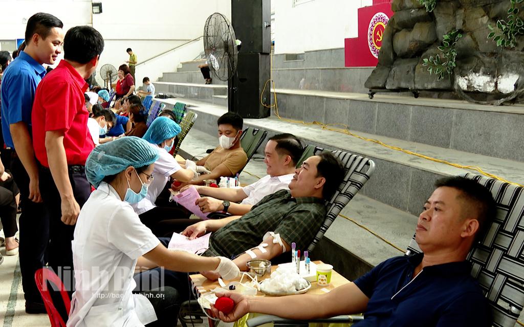 Tiếp nhận hơn 500 đơn vị máu từ chương trình Hiến máu tình nguyện ở Nho Quan