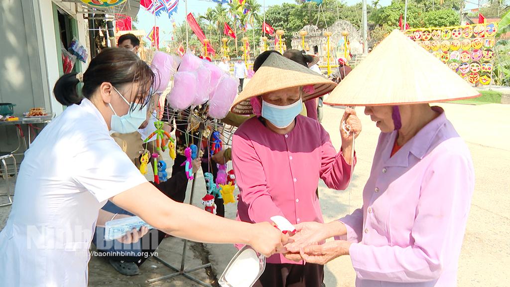 Tiếp tục thực hiện tiêm chủng vắc xin phòng COVID-19 cho đối tượng từ 18 tuổi